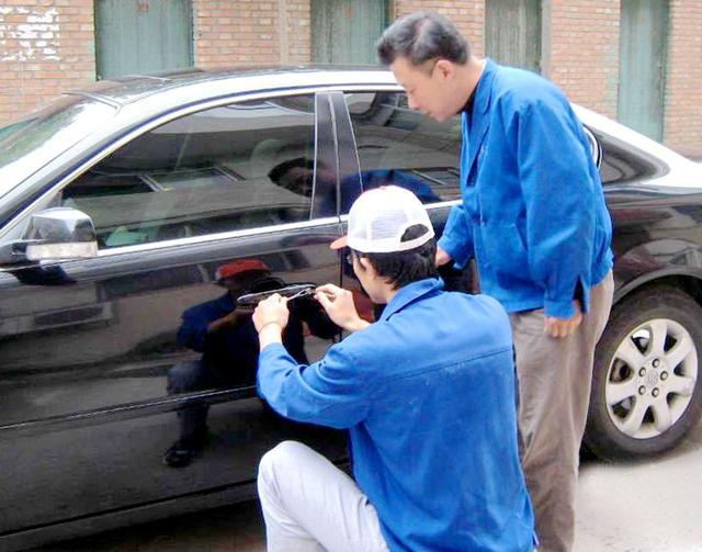 细河区汽车钥匙丢在车里面怎么办?
